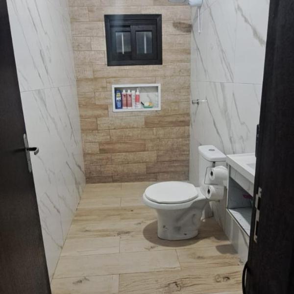 Casa próximo a beira mar, próximo de mercados e farmácias e bem localizada - Foto 4