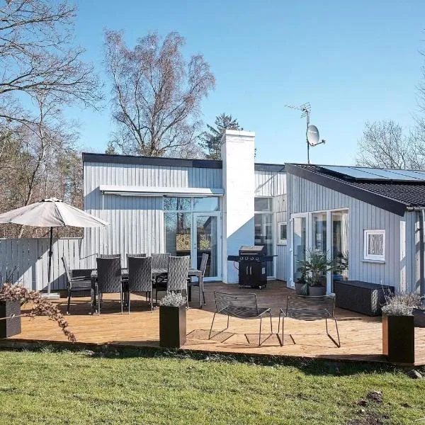 8 person holiday home in Nexø, hotel a Neksø