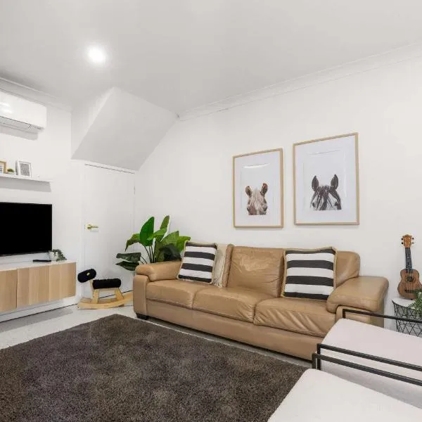 Coastal Escape Watch Horses Pass Walk to Beach, hótel í Redcliffe