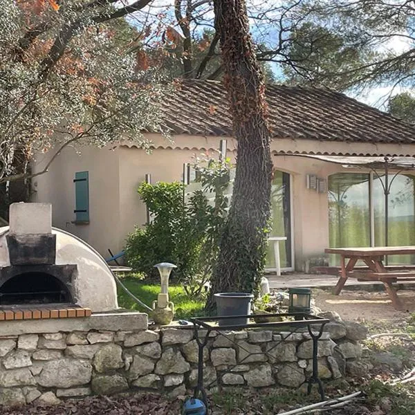 Gîte du Jonquas, hotel in Velleron