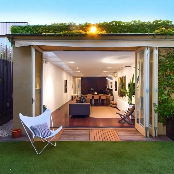 St Kilda Style - Stunning 3 Bedroom House, hotel i Melbourne