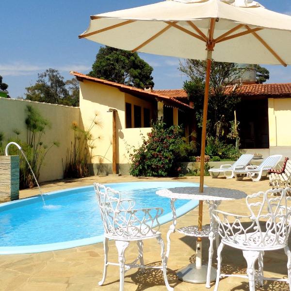 Pousada Luz do Sol, com piscina, quartos amplos e confortáveis no centro de Carrancas - Foto 3