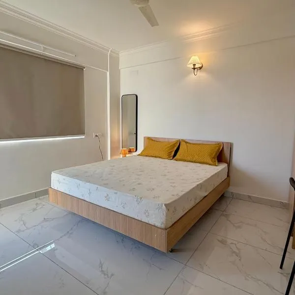 HomeSlice Sarjapur - Balcony Rooms, hotel in Bangalore
