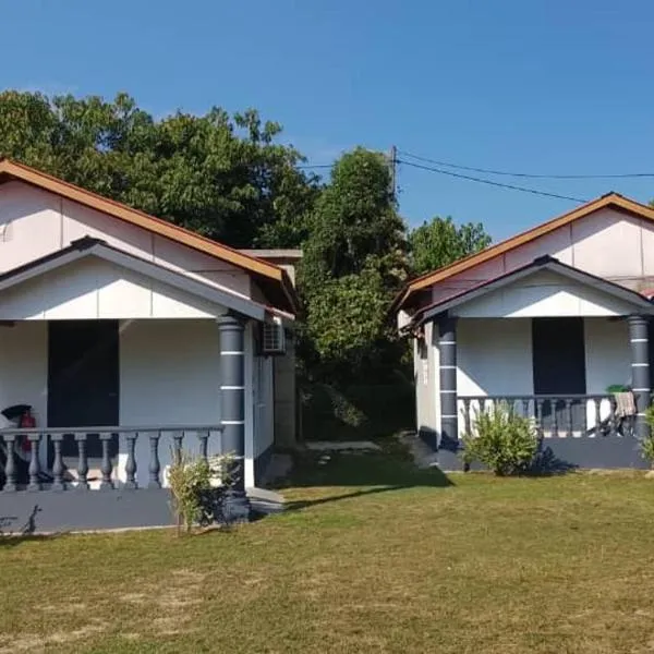 Mersing Chalet Teluk Sisek, hotel in Kampong Sisek