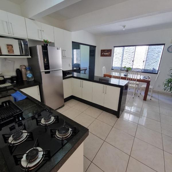 Casa ampla com piscina próxima ao mar - Foto 4