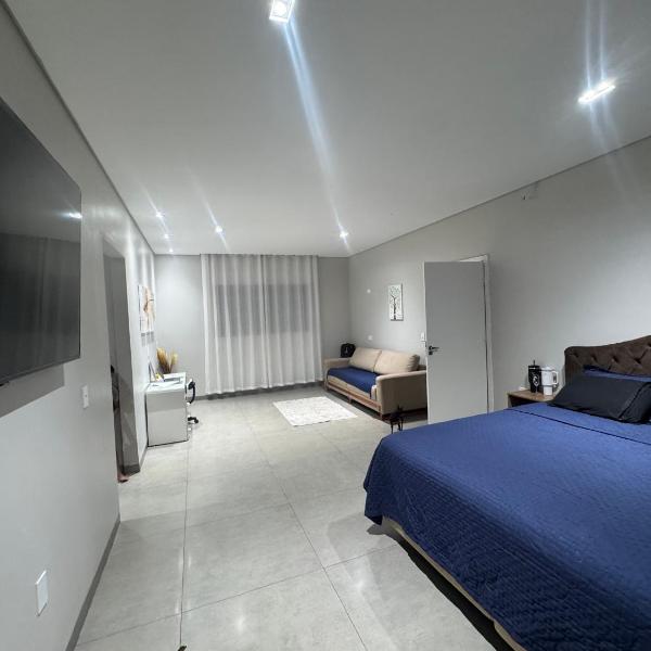 Casa completa acomoda até 10 hóspedes, 5 quartos, 4 camas casal e 2 solteiro - Foto 2
