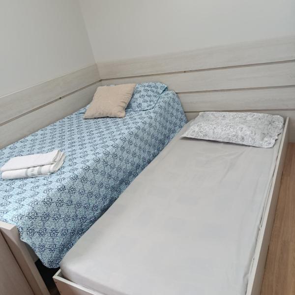 Lar doce lar, Quarto solteiro Bicama, residência Familiar Compartilhada
