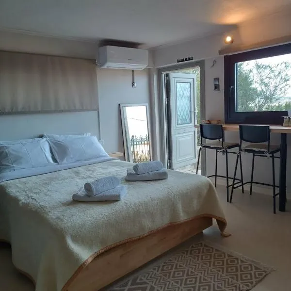 Above Artemis Studio Near Athens Airport, hotel u gradu Artemida