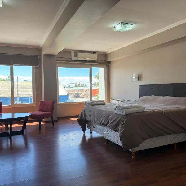 Los Lagos Hotel, hotel Sarmientóban