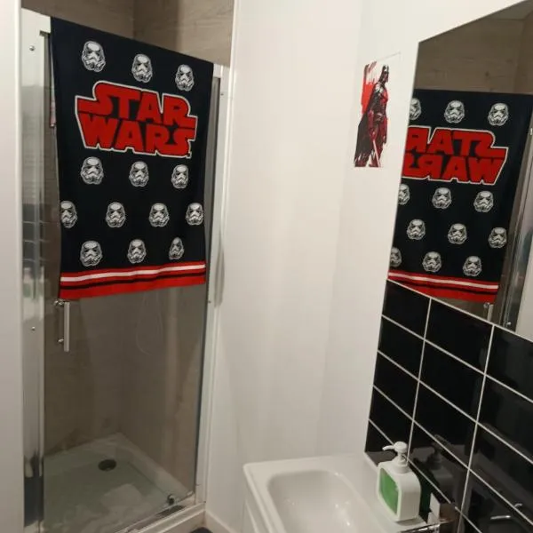 maison luxe star wars aeroport beauvais tille 2 a 5 personnes, hotel in Tillé