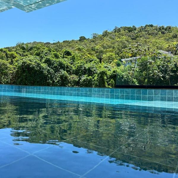 Apto Novo a 200 m da praia de Bombas - piscina e jacuzzi aquecidas, academia, área de lazer