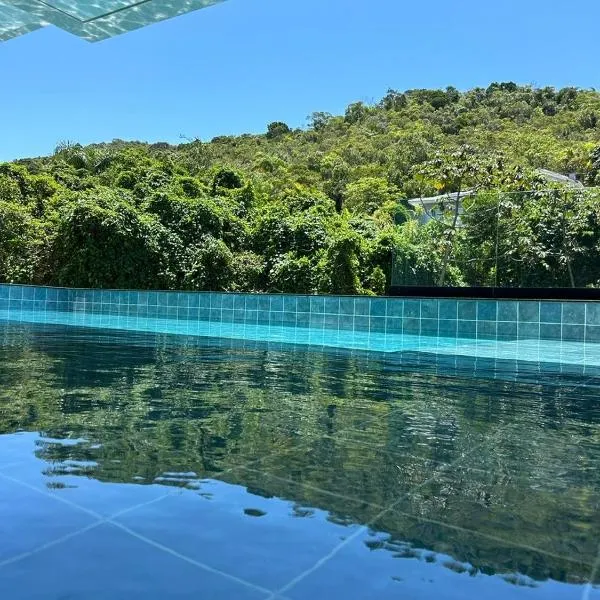 Flat Novo a 200 m da praia de Bombas - piscina, academia e jacuzzi, Hotel in Bombinhas