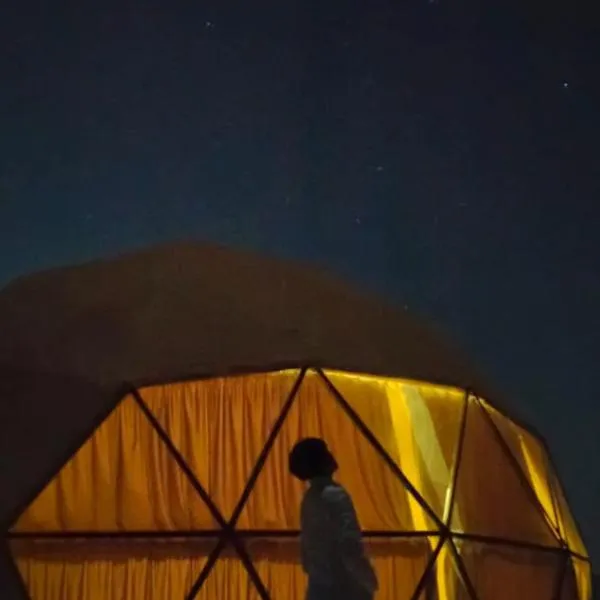 Wadi Rum Karolina Bubbles camp, khách sạn ở Wadi Rum