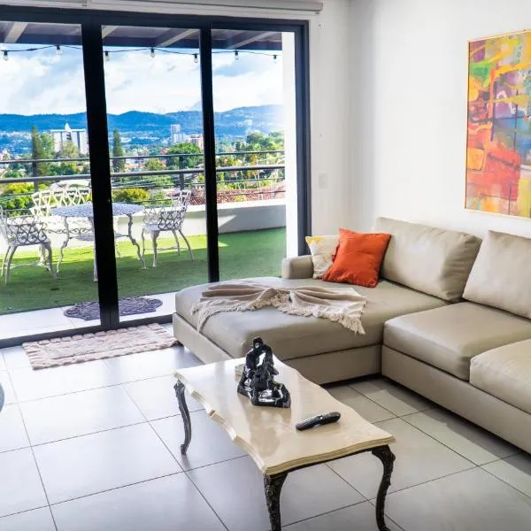 Brisa Serena Apartamento con parqueo y gran terraza en La Escalón، فندق في سان سلفادور