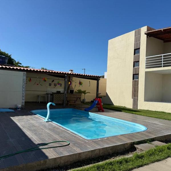 Casa em Barra de São Miguel, em condomínio com quatro duplex e área de lazer comuns