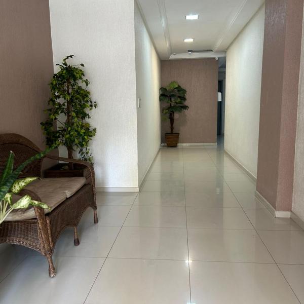 Lindo Apto 02 Dorm perto do centro e praia com elevador e Garagem - Foto 3