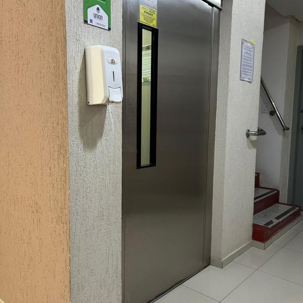 Lindo Apto 02 Dorm perto do centro e praia com elevador e Garagem - Foto 4