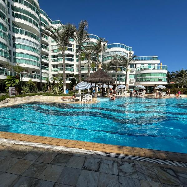 Flat com piscina na beira da praia do Recreio
