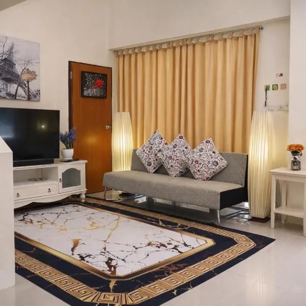 Grand Chalong Family House, hotel in Chalong