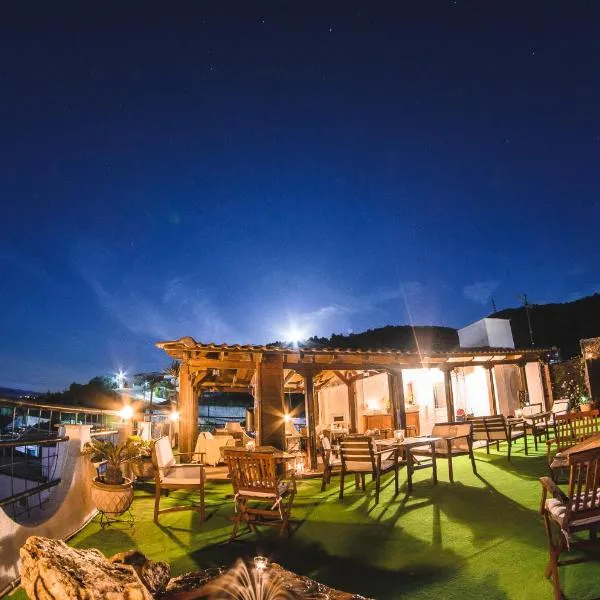 Katerina apartments, hotel in Neos Pirgos