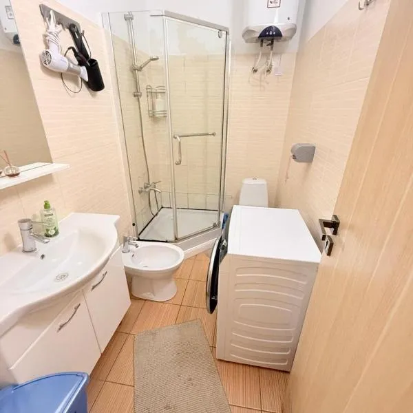 1 camera dubla separata centru parc hostel, хотел в Кишинев