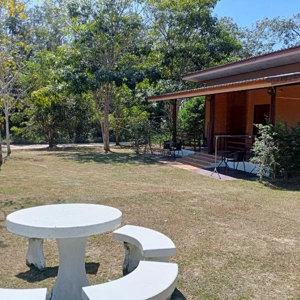 Little Shark bungalow, Hotel in Ban Bang Bao