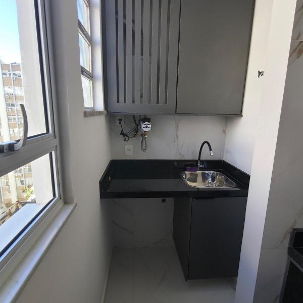 Maravilhoso Apartamento em Copacabana 4 PAX - Sala, quarto, cozinha e área serviço - Foto 3
