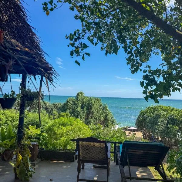 Happybeach Sea view Cabin restaurant & beach bar, hotel i Tangalle