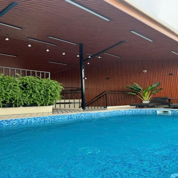 San Hotel & Pool, hotel in Hanoi