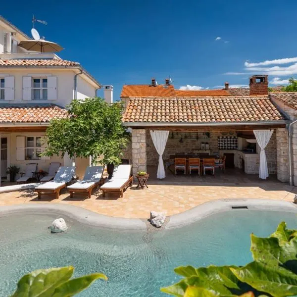 Family villa Elizabeta with pool in Umag, ξενοδοχείο σε Čepljani