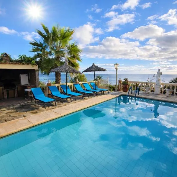 Luxury Andalusian Villa with Panoramic Mediterranean Sea Views & Private Pool & Multi-Level Gardens, hotel in Fuengirola