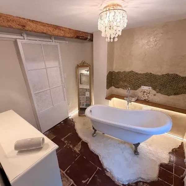 Forest View, Klimaanlage im Studio, ganzes Haus 100qm, 2 Schlafzimmer, 2 Bäder, Badewanne, Garten & Terrasse, hotel a Braunfels