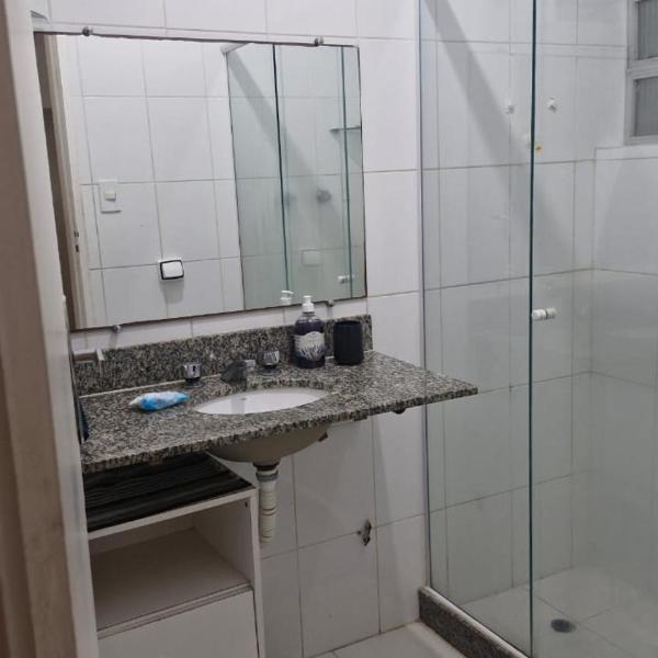Apto Silencioso 2 quadras da praia Copacabana, próximo ao Metrô - Foto 2