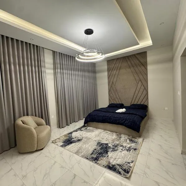 Faj Court Family only bed and breakfast, Hotel in Adschman