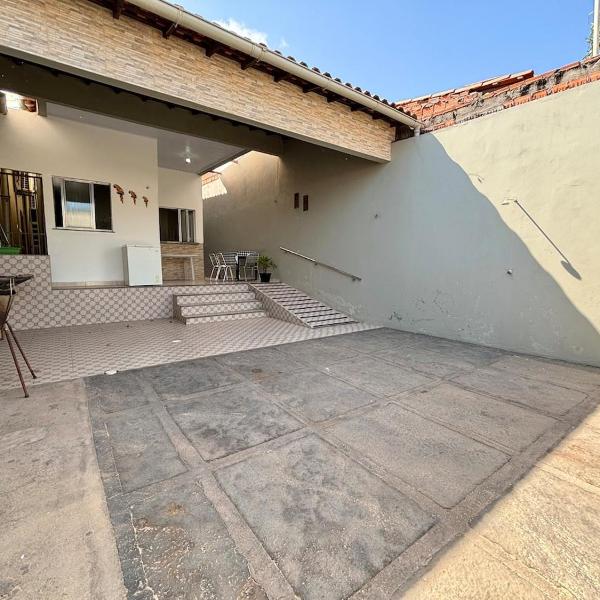 Casa Completa com Garagem a 5min do Centro, AC e WiFi