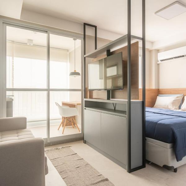 Studio Decorado Moderno ao lado Metrô Giovanni com Varanda - Acomoda até 4 pessoas
