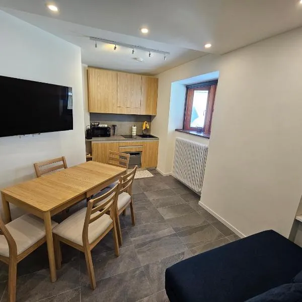 Thea Apartment Ski in & Ski out CIR 0942, hotel a Breuil-Cervinia