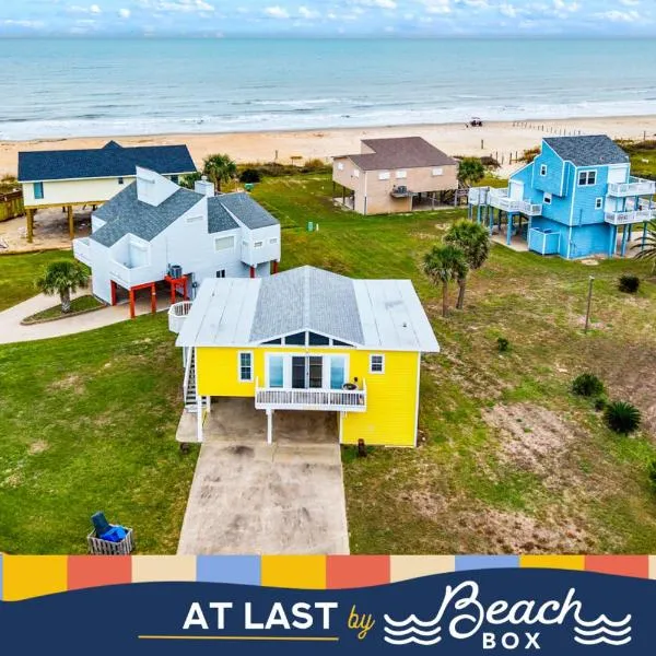 Coastal Cozy Steps to the sand and sea, hotel sa Galveston