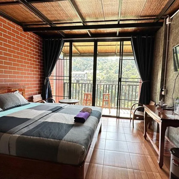 pilokhillhouse บ้านอีต่องเหมืองปิล็อก, hotel in Ban Pilok Khi