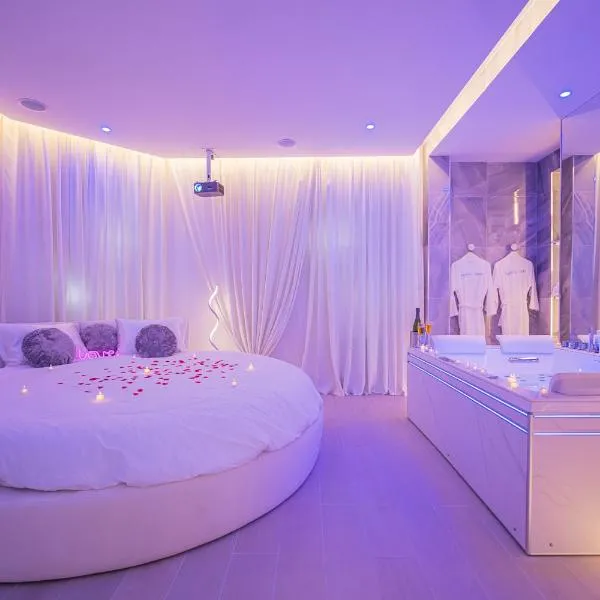 Jacuzzi Privatif, Lit Rond XXL, Sofa Tantra, Jardin โรงแรมในเลอม็องส์