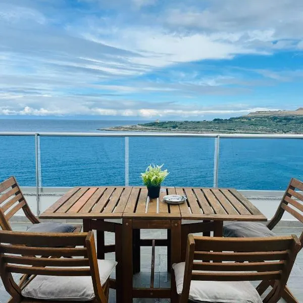 Sunrise Bay Apartments - Frontline Sea Views, hotel di St Paul's Bay