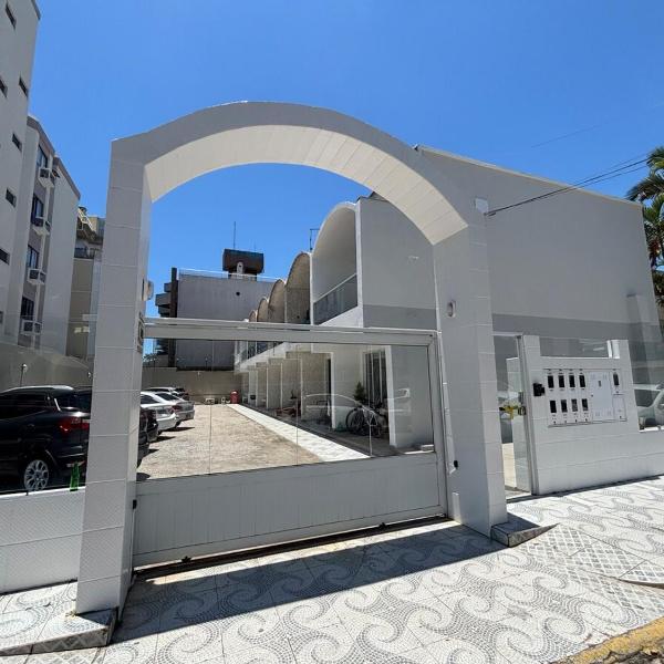 Casa há 40m da praia e no centro de Canasvieiras