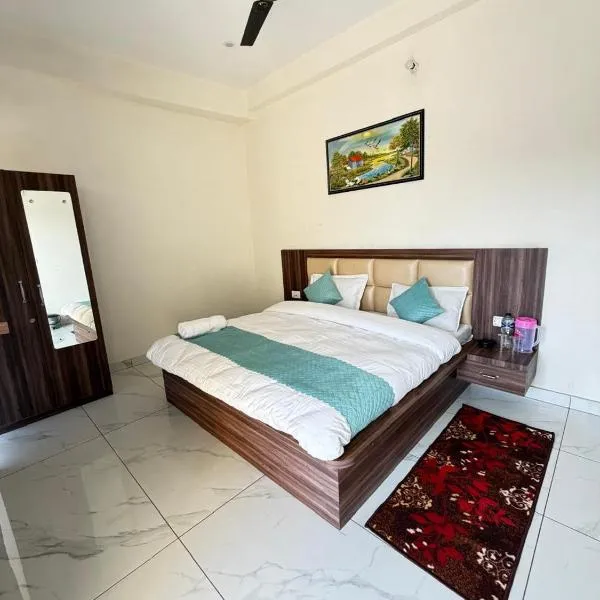 Hotel lucky guest house, hotel in Jhānsi