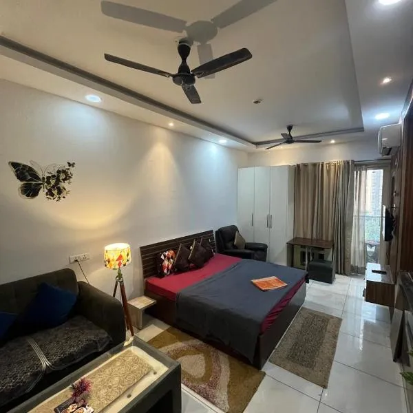 Supertech Royal Paradise Studio BnB, hotel di Noida