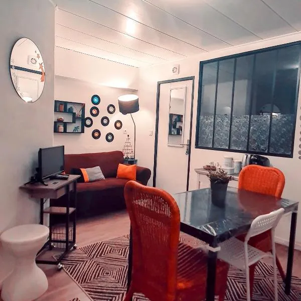 Duplex indépendant chez l'habitant proche eurexpo- groupama stadium, hôtel à Vaulx-en-Velin