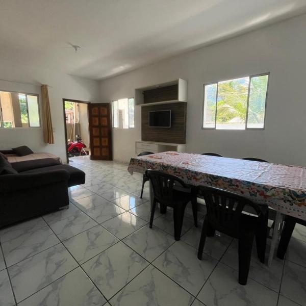 Casa grande com churrasqueira e quintal pet friendly Lagoinha até 12 pessoas