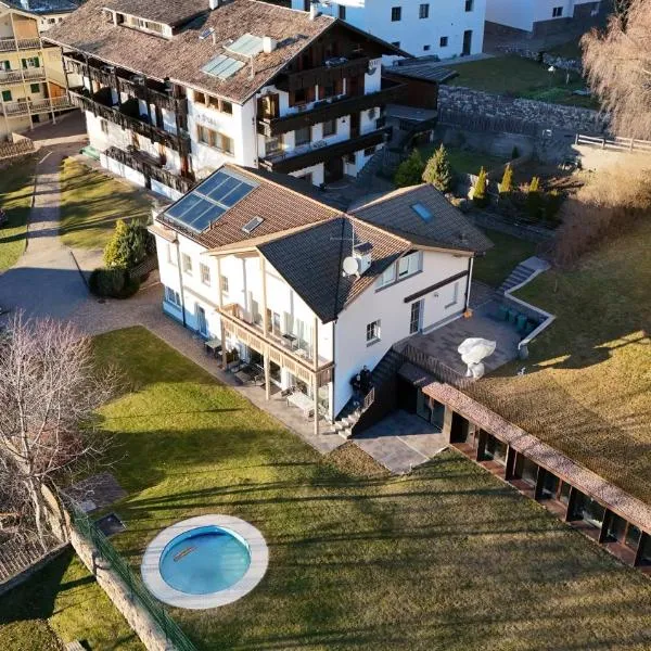 Sonnhof, hótel í Trodena