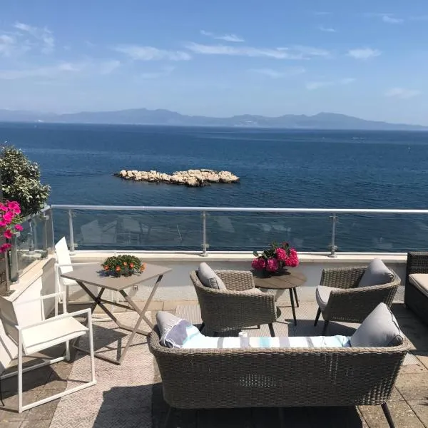 C'est la vie!, Hotel in L' Escala