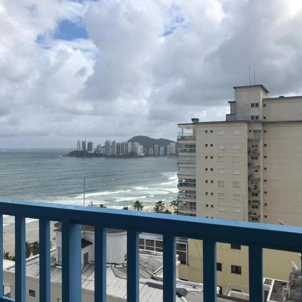 Pitangueiras Apartment, great location, oceanfront