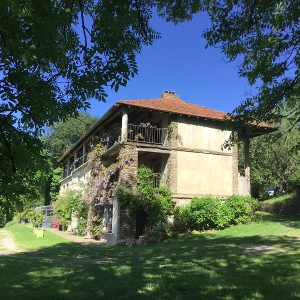 La Bouriotte Chambre d'hôtes Bouton D'Or, hotel v destinaci Labastide-Rouairoux